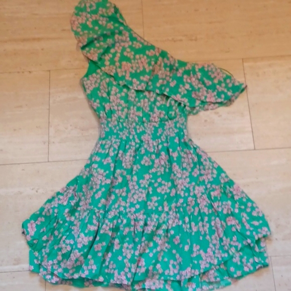 Draper James Dresses & Skirts - Draper James RSVP Green Floral One Shoulder Flounce Rayon Dress